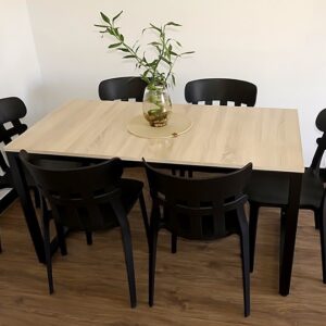Table a manger avec 6 chaisse